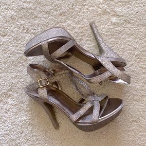 NEW Unlisted by Kenneth Cole brand Bronze/Glitter Heels